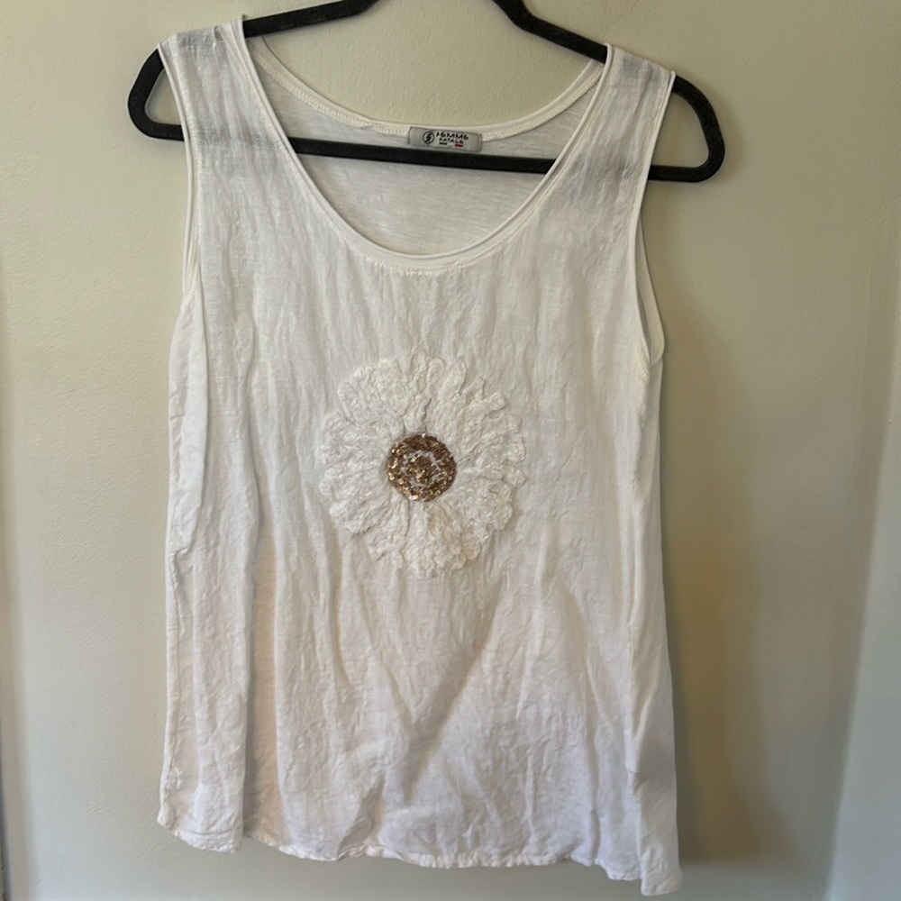 Linen-cotton tank top with sweet flower detail!  Perfect for spring break!